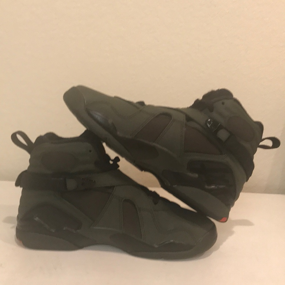 Retro Jordan 8 (GS) Take Flight “Undefeated” - Picture 5 of 7